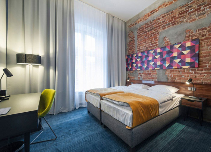 Mẫu thiết kế thi công phòng ngủ khách sạn đẹp không gian tiện ích