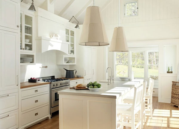 Thiết kế tủ bếp hiện đại với tone màu trắng