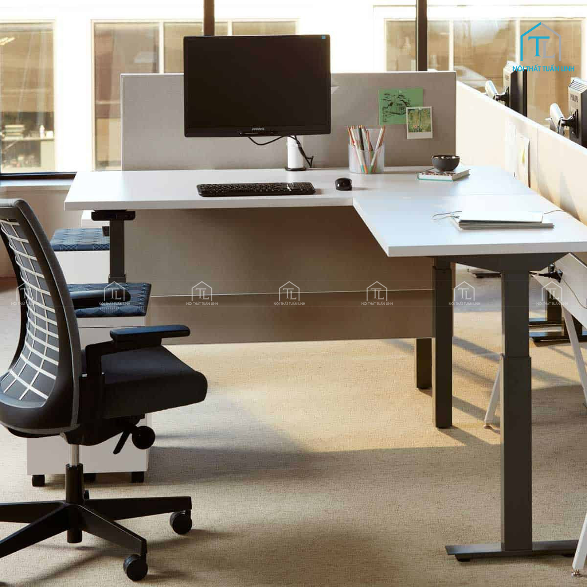 Bàn làm việc nhân viên gỗ công nghiệp màu trắng hiện đại, tinh tế