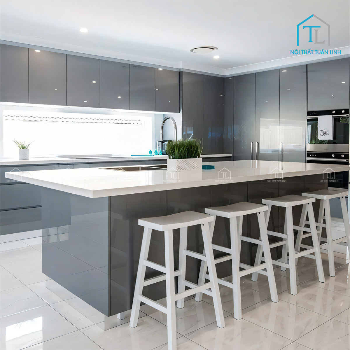 Tủ bếp Acrylic màu xám bóng gương thiết kế hiện đại cao cấp