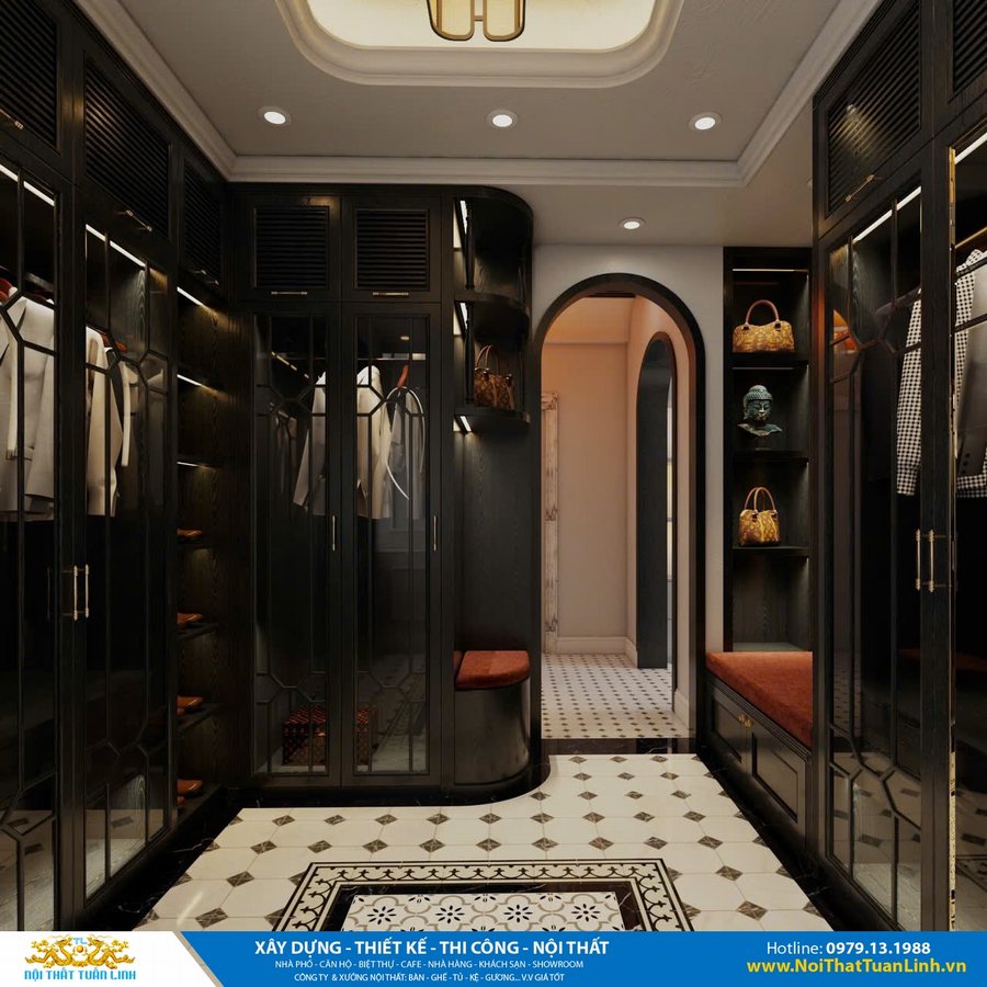  Sảnh chờ khách sạn tân cổ điển với trần giật cấp, vòm cong đen, cột trụ cổ điển, bàn hoa tròn trung tâm và sàn gạch họa tiết đối xứng.