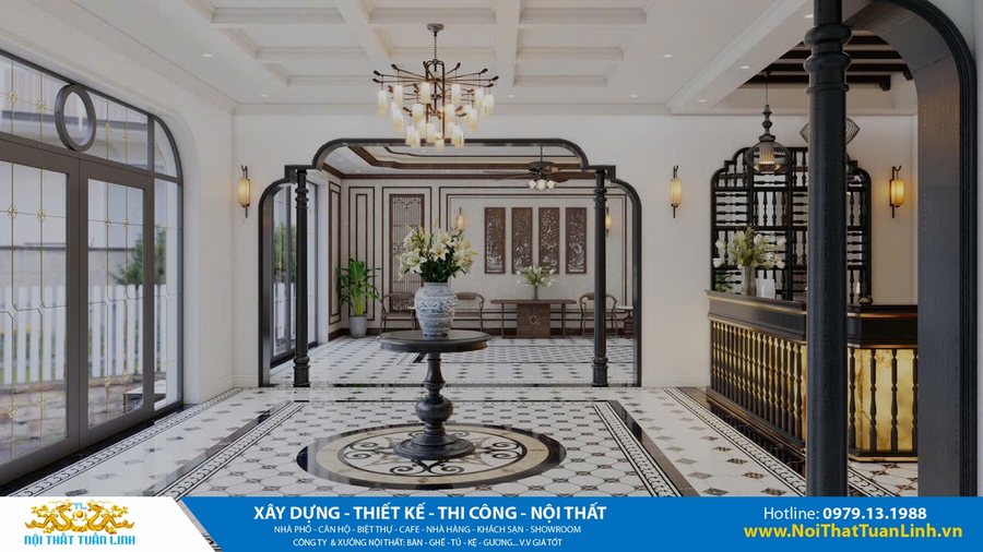  Sảnh chờ khách sạn tân cổ điển với trần giật cấp, vòm cong đen, cột trụ cổ điển, bàn hoa tròn trung tâm và sàn gạch họa tiết đối xứng. 